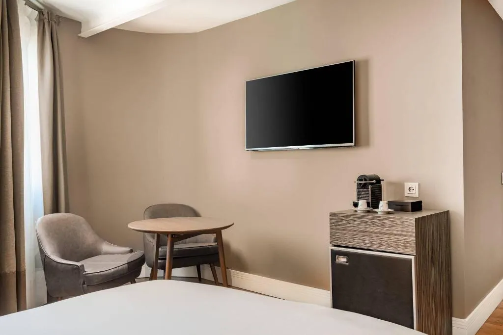 Room, AC Hotel Palacio del Retiro Autograph Collection, Madrid