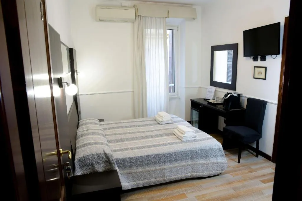 Room, Few Steps From Colosseum, Naples