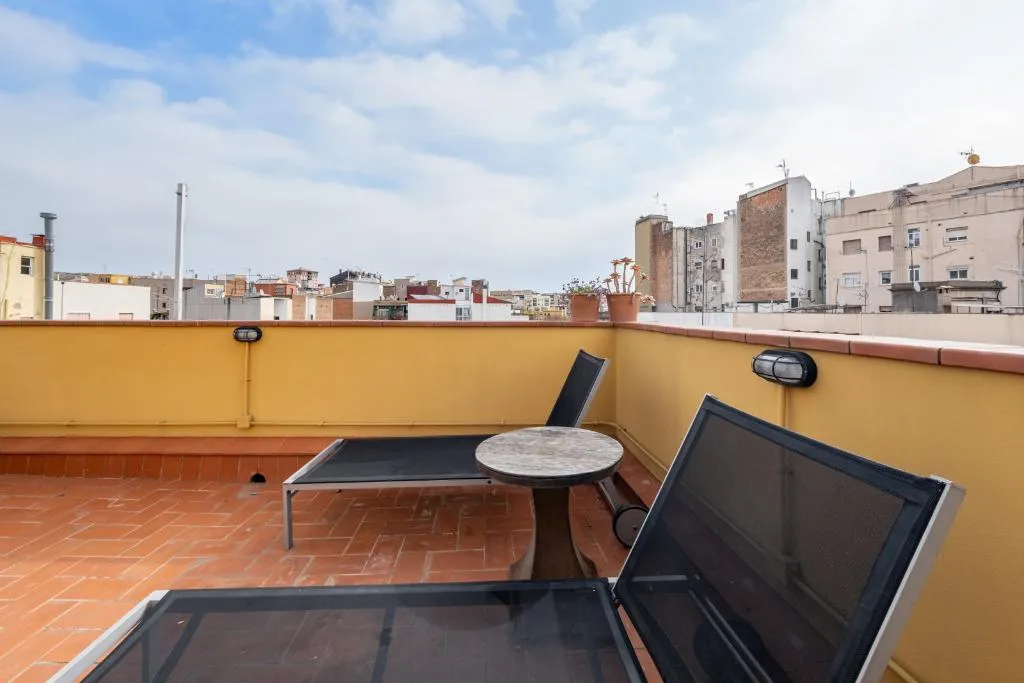 APARTMENT CAPACITY 5 THREE BEDROOM Room, Ainb Barcelona Sants Apartments, Barcelona