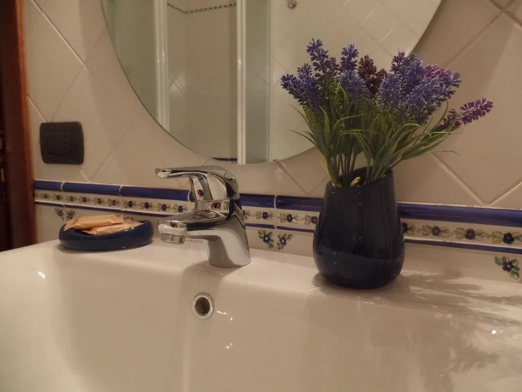 Room, B&B La Canzanella, Naples