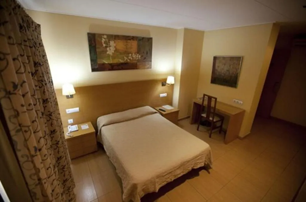 DOUBLE SINGLE USE TWO BEDS Room, Hotel Ciutat De Sant Adria, Barcelona
