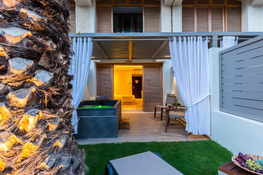 Double or Twin WITH JACUZZI Room, Theartemis Palace, Crete
