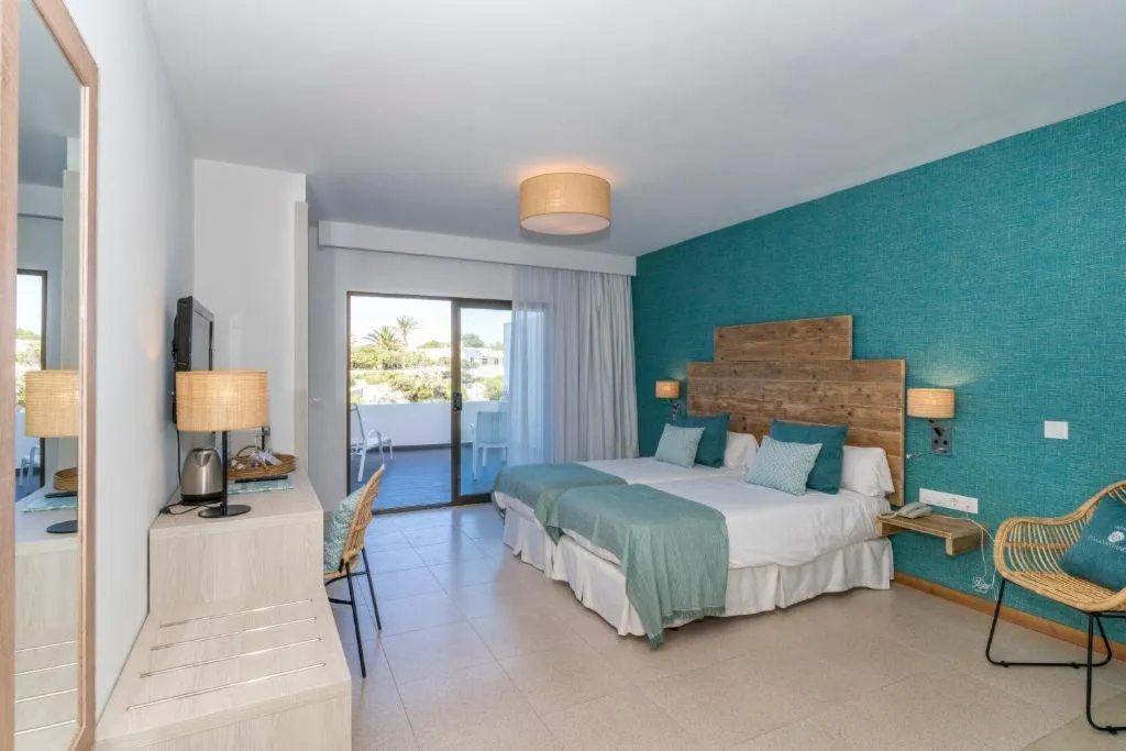 Room, Hotel Playa Santandria, Menorca