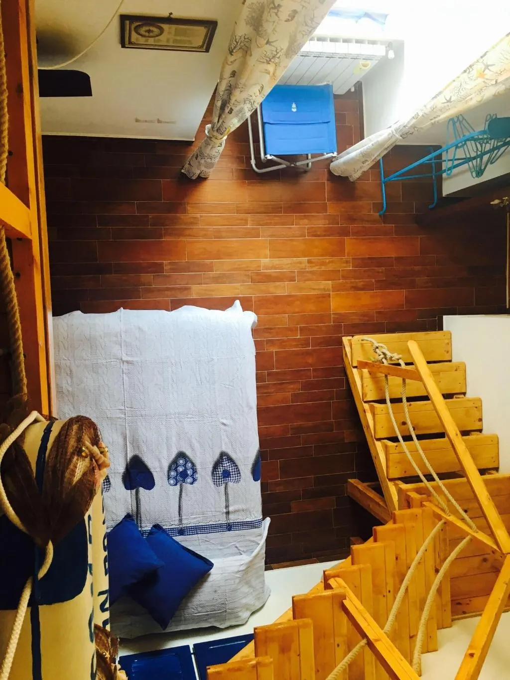 Room, B&B PompeiLog, Naples