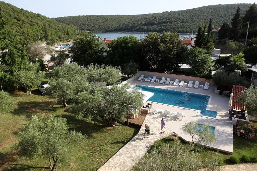 Pool, Carmen, Istria
