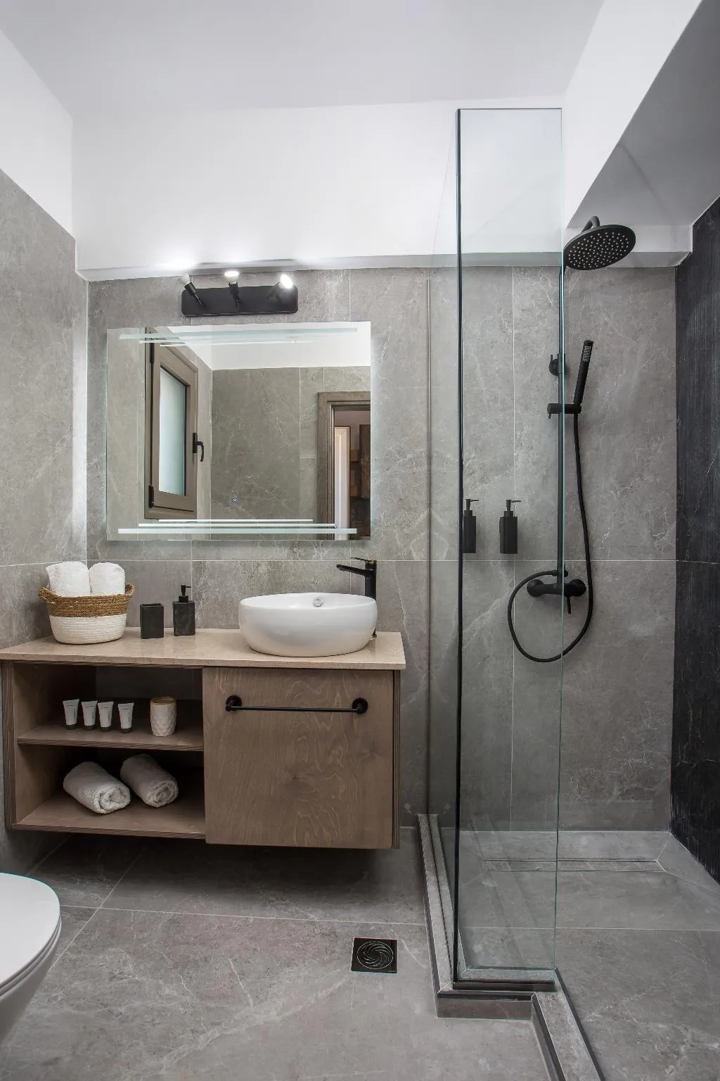 DOUBLE DELUXE KING BED Room, Jimmys Garden, Rhodes