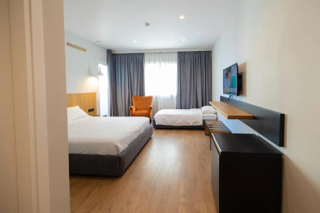 TRIPLE SIDE SEA VIEW ONE BEDROOM Room, Duka Hotel, Kavaje