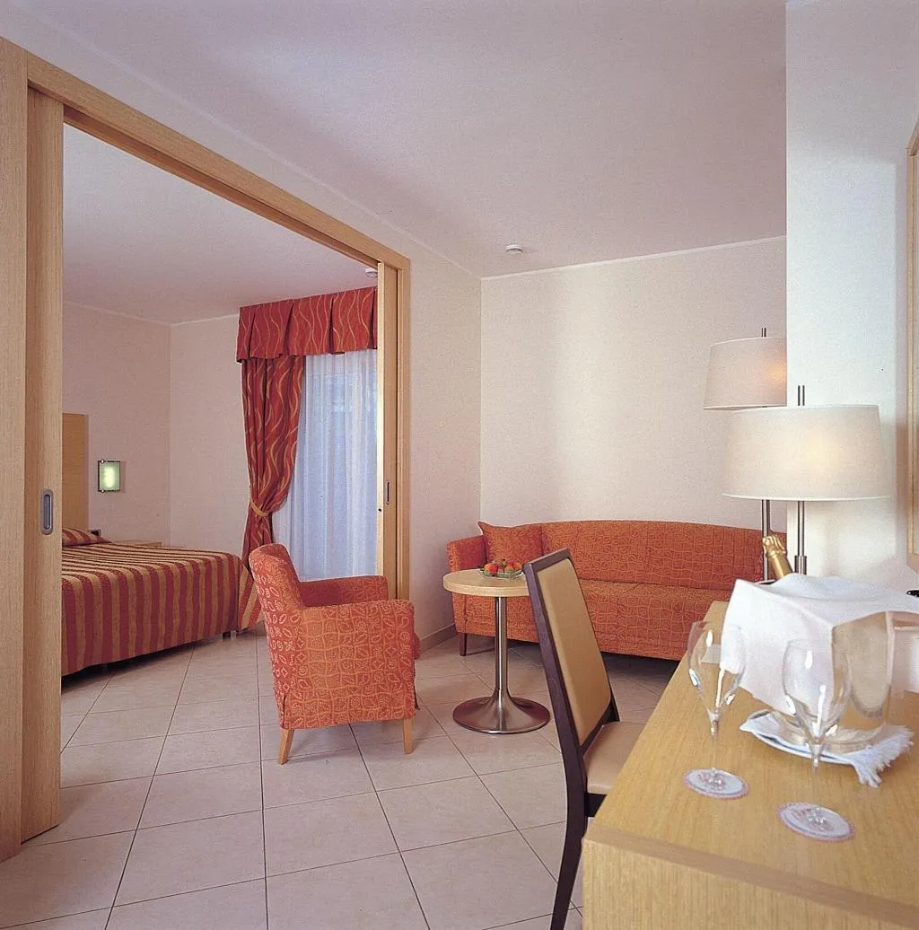 JUNIOR SUITE GARDEN VIEW Room, Hotel Continental Wellness & Spa, Milan