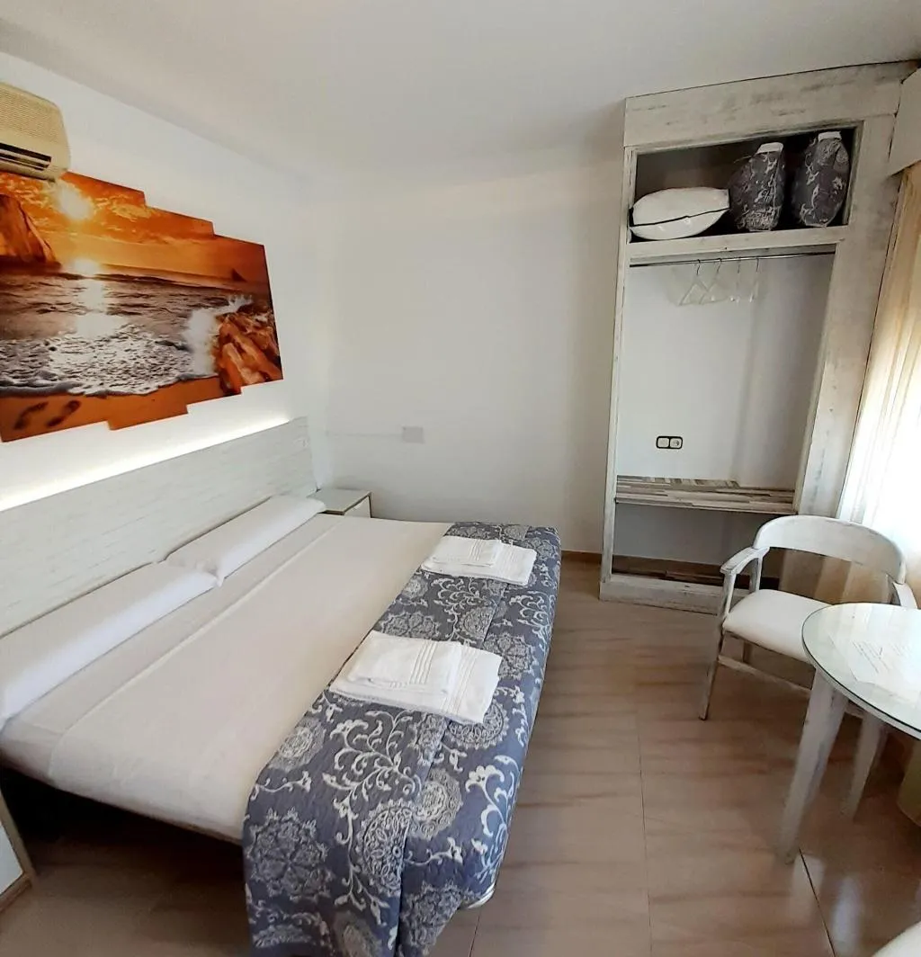 Room, Hostal Kokkola, Costa Del Sol