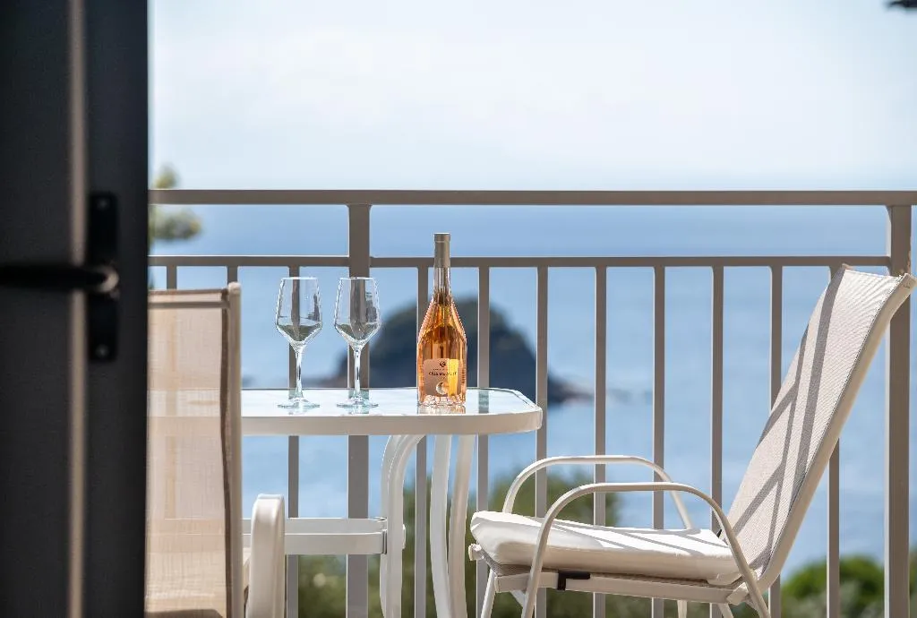 TRIPLE TWO BEDS Room, La Luna, Skiathos