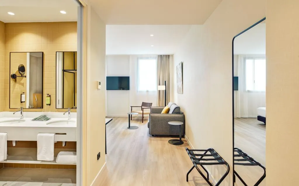 JUNIOR SUITE STANDARD Room, Sercotel Barcelona El Prat, Barcelona