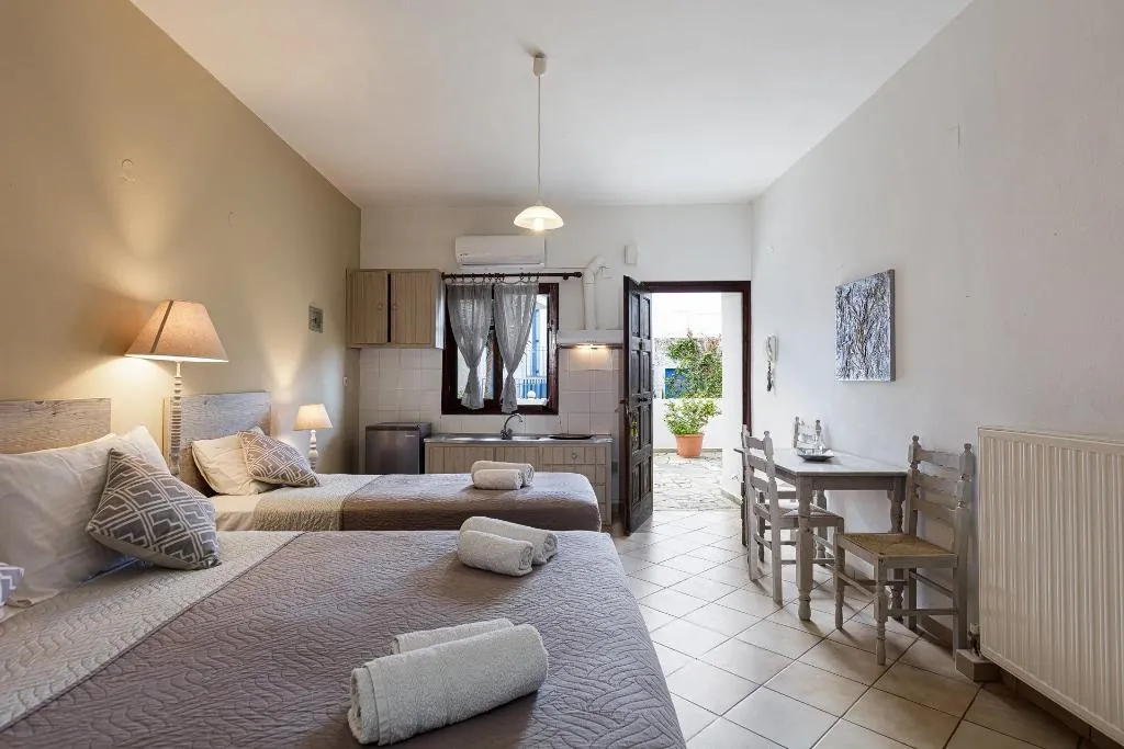 STUDIO THREE BEDS Room, Kasteli Studios & Apartments, Crete