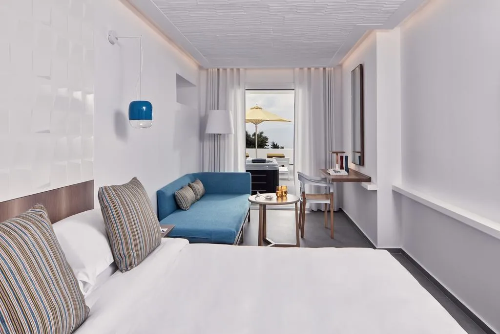 DOUBLE WITH JACUZZI Room, Myconian Korali Relais & Chateaux, Mykonos