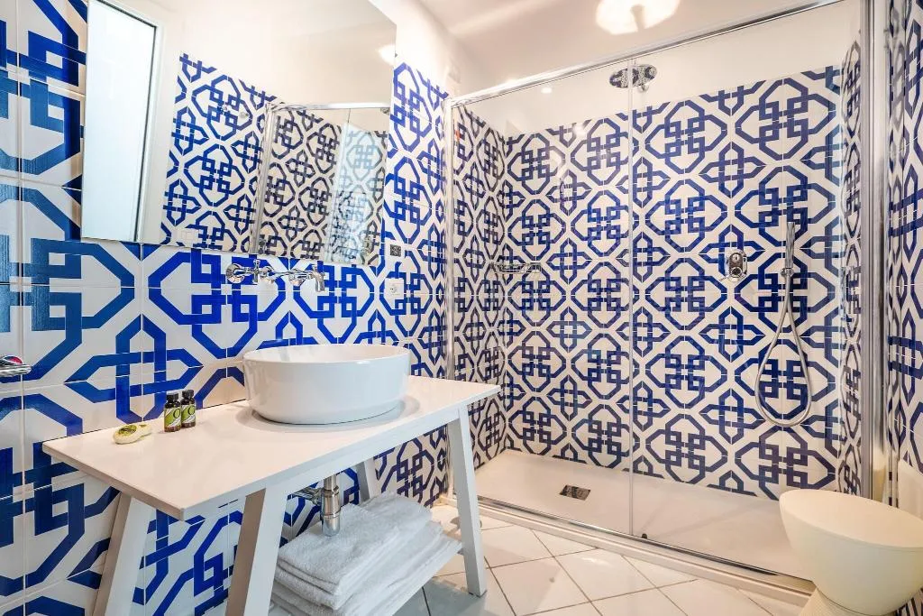 DOUBLE QUEEN SIZE BED Room, Torre Barbara, Naples