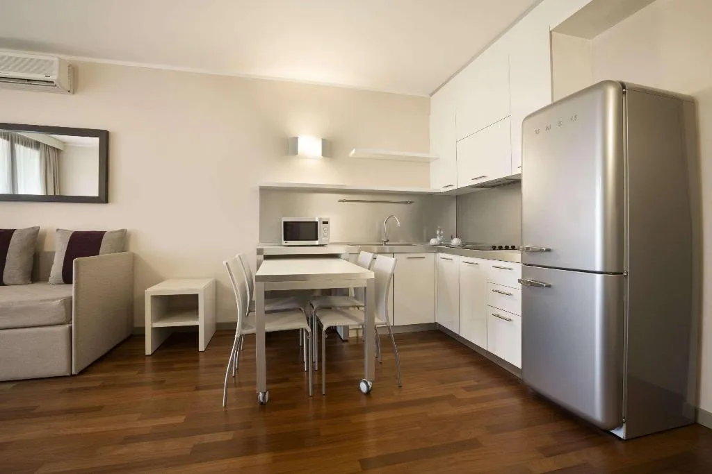 APARTMENT CAPACITY 2 ONE BEDROOM Room, Ramada Plaza Milano Hotel, Milan