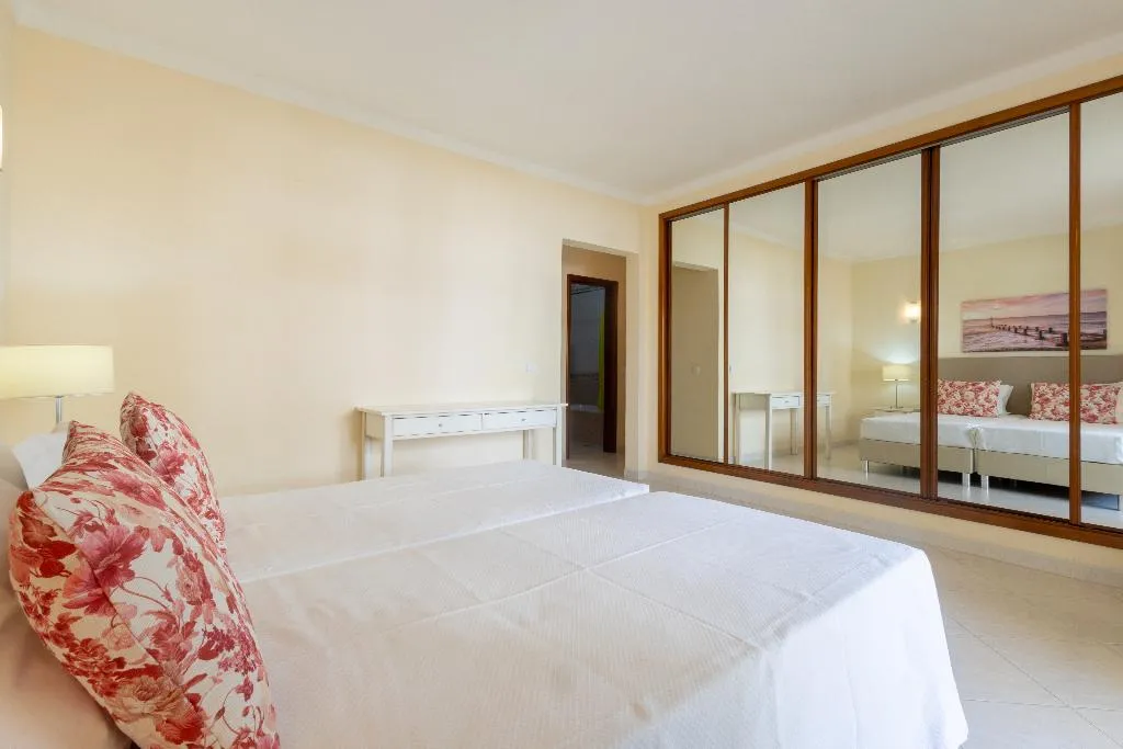 APARTMENT TWO BEDROOMS Room, Vila Marachique - Torralvor, Algarve