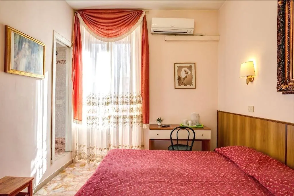 Room, B&B Millyhouse, Naples