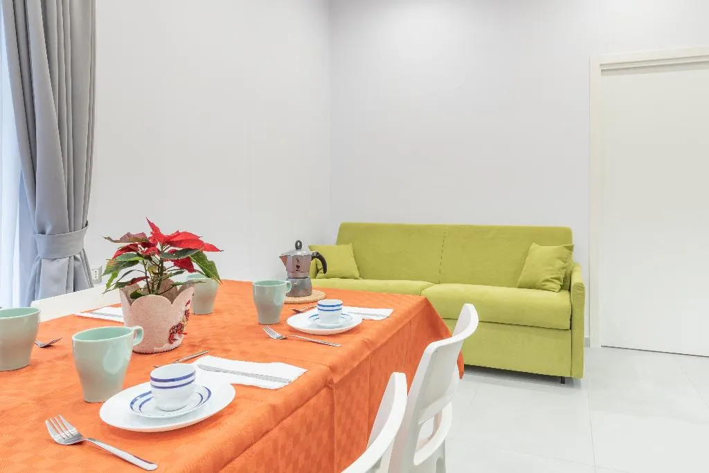 APARTMENT WITH BALCONY Room, Casina Rossa, Naples