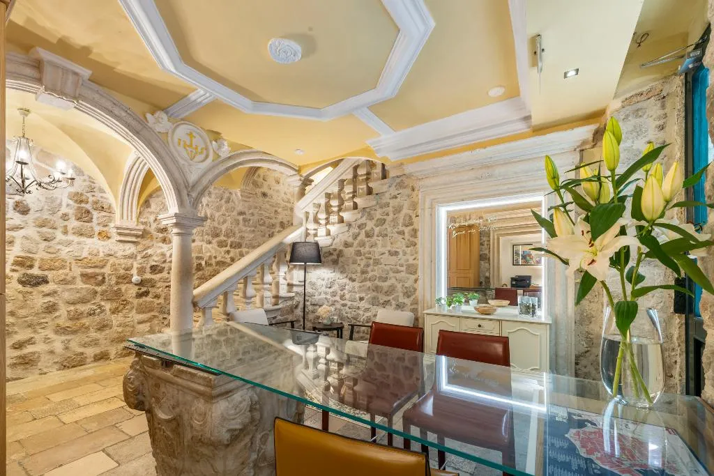 Lobby, Palmotta Palace, Dubrovnik