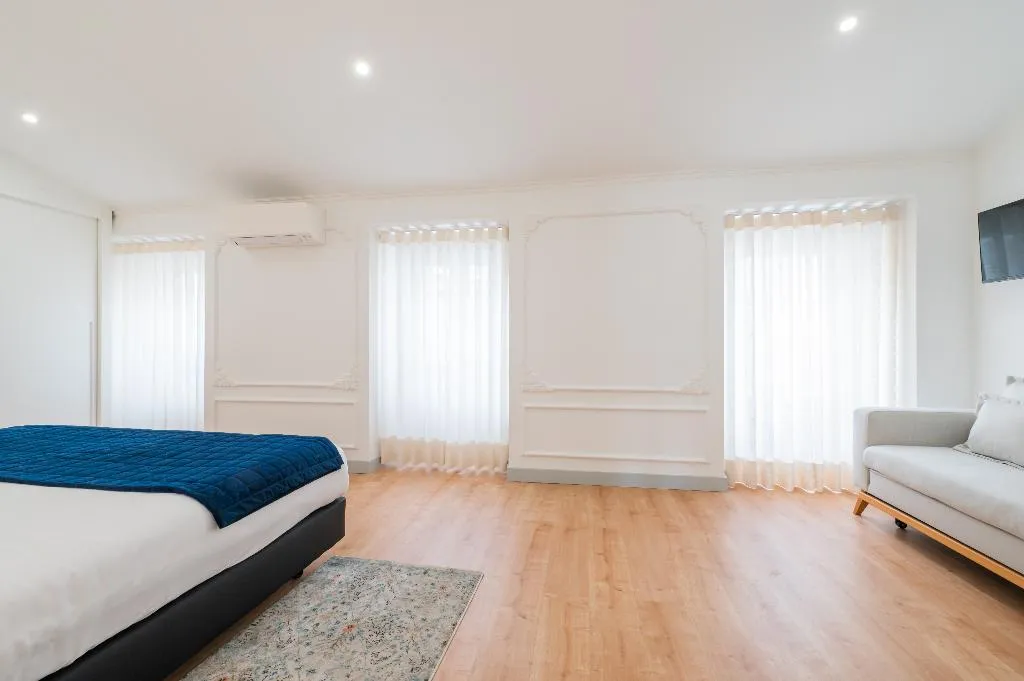APARTMENT PENTHOUSE Room, Via Augusta 129, Lisbon