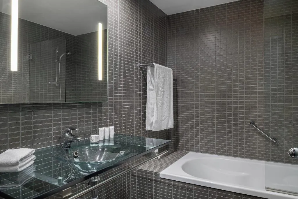 DOUBLE QUEEN SIZE BED Room, AC Porto, Porto
