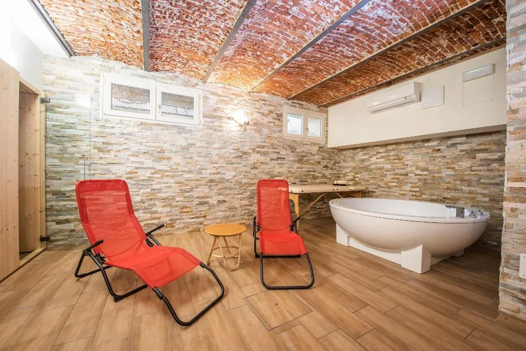Sports and Entertainment, Hotel Rosa, Milan