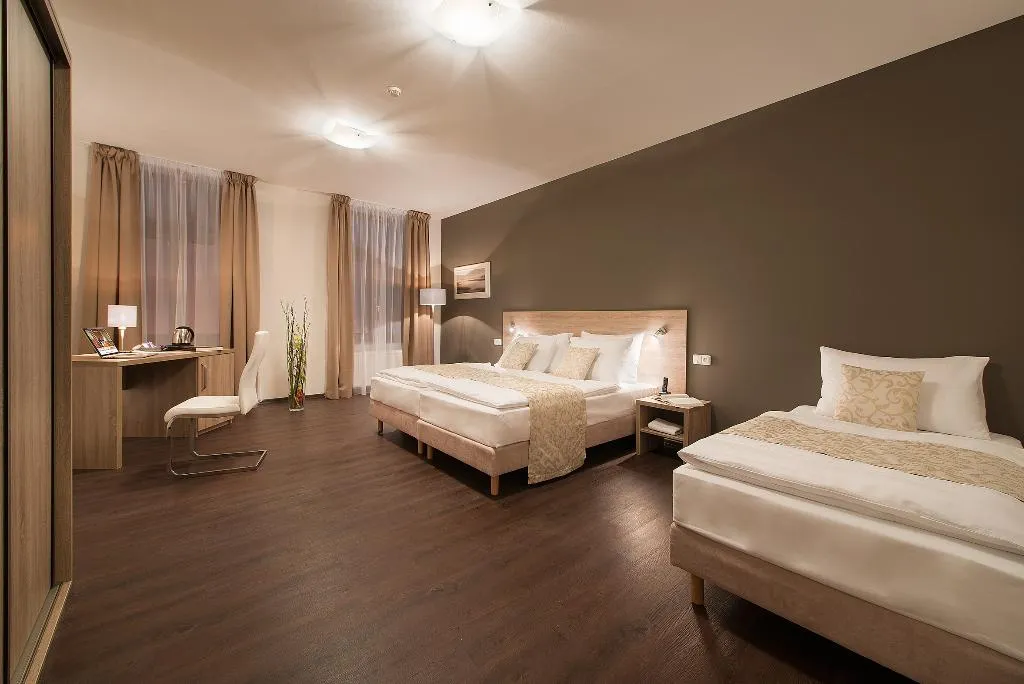 Room, Grand Hotel Zvon, Prague