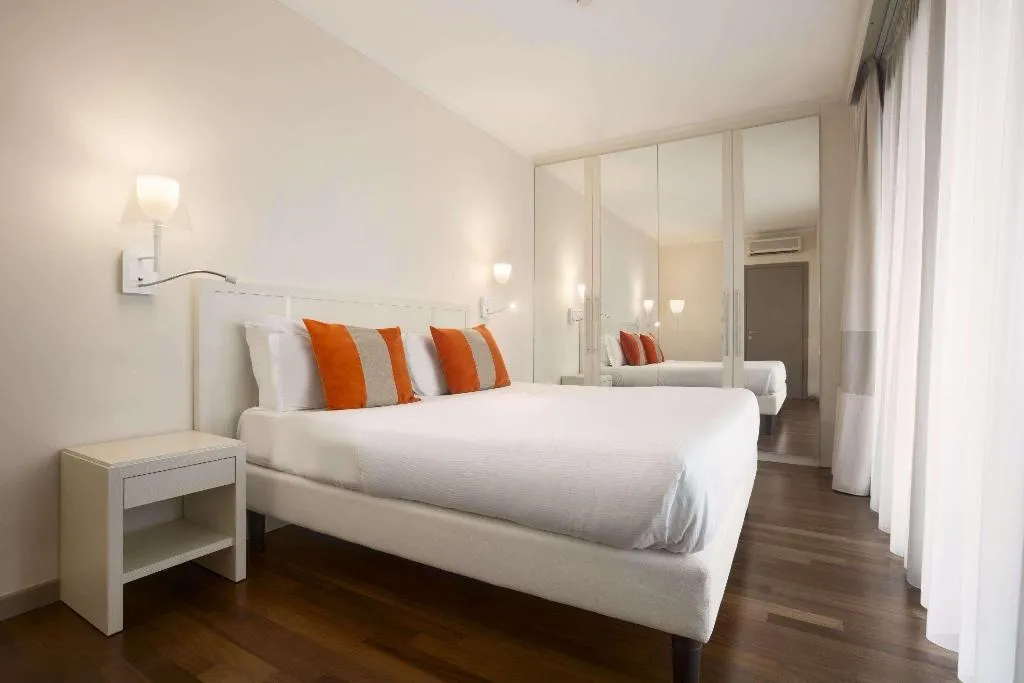 APARTMENT CAPACITY 2 ONE BEDROOM Room, Ramada Plaza Milano Hotel, Milan