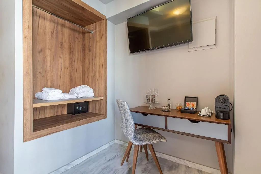 Room, Minaret Suites & Apartments, Crete