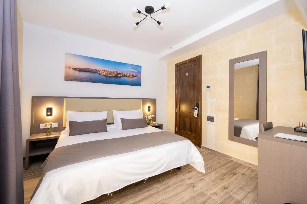 DOUBLE WITH BALCONY Room, C4 Retreats Gozo, Gozo