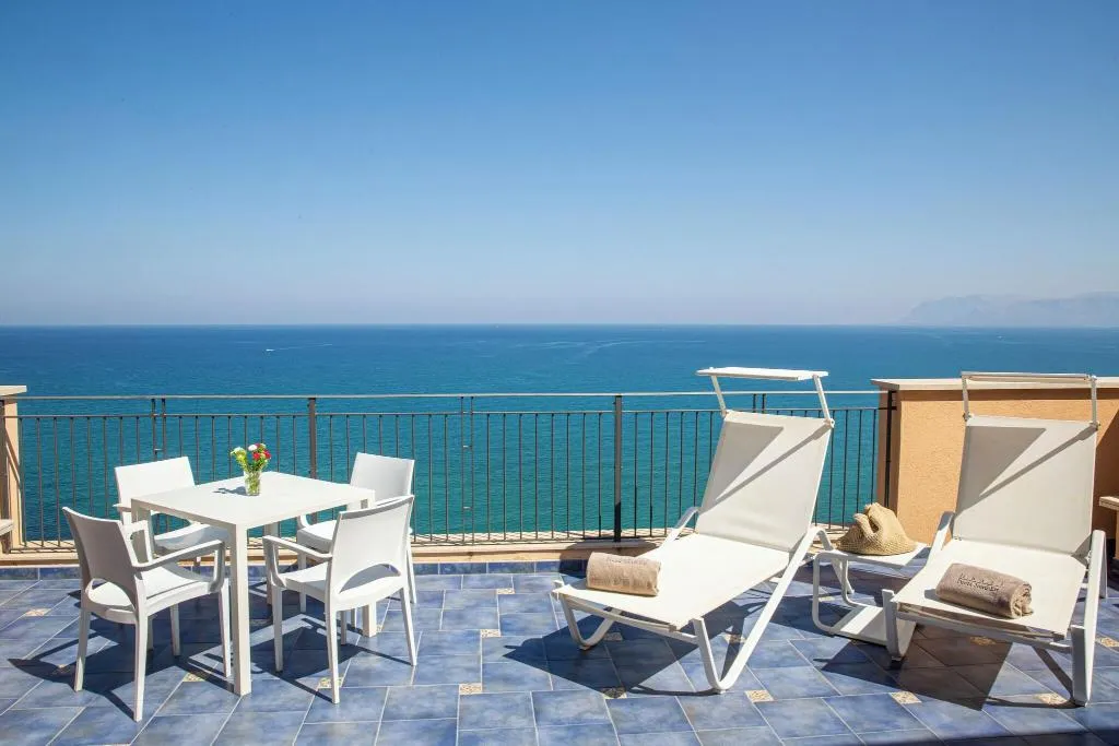 JUNIOR SUITE WITH DOUBLE BED Room, Punta Nord-Est, Palermo