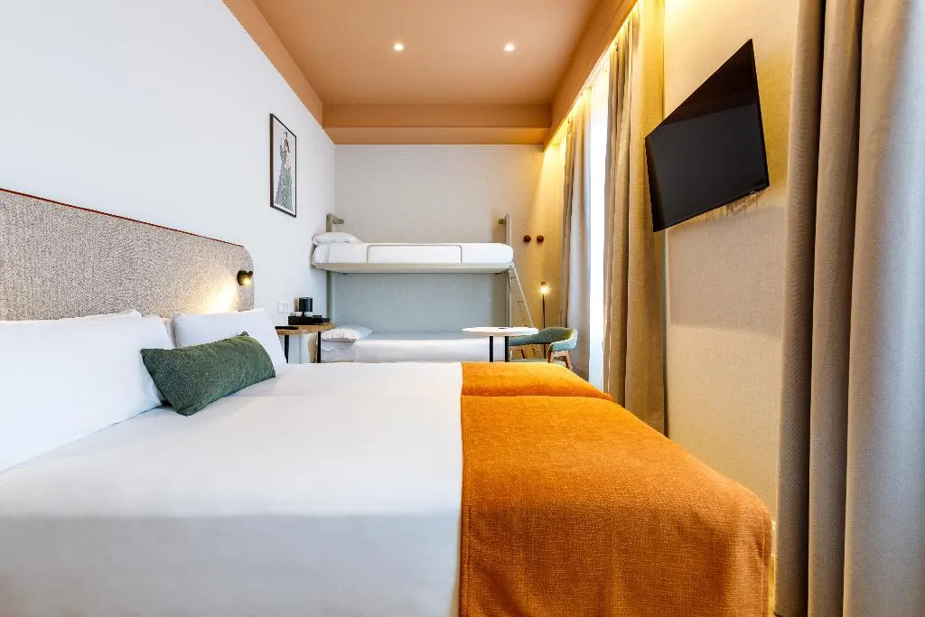 QUADRUPLE STANDARD Room, Petit Palace Puerta del Sol, Madrid