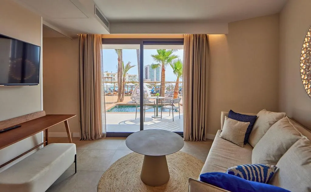 SUITE SEA VIEW WITH PRIVATE POOL Room, Universal Gran Leon and Spa, Majorca