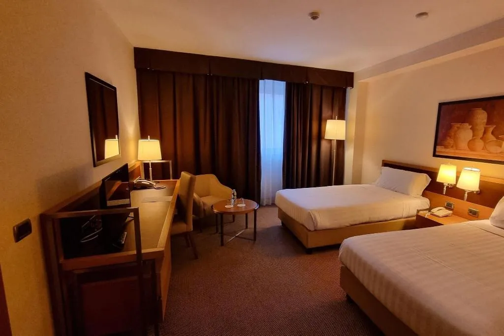 Room, Plaza Caserta, Naples