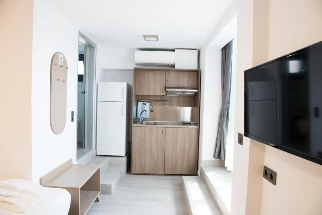 QUADRUPLE CLASSIC Room, Amalia Rooms Sea View, Thessaloniki