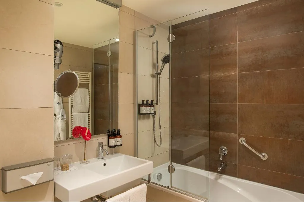 JUNIOR SUITE STANDARD Room, NH Orio al Serio Airport, Milan