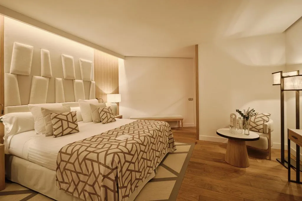 DOUBLE ONE BED Room, Hospes Palau de la Mar Valencia, Valencia