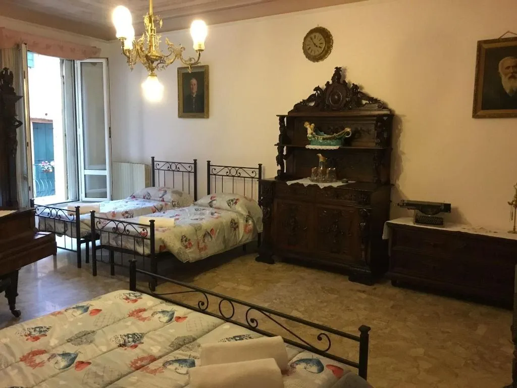 Room, Venice Sun Apartment And Rooms, Venice