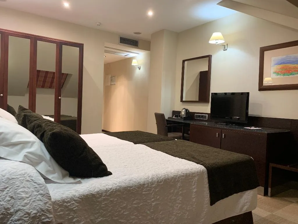 Room, San Juan de los Reyes, Madrid