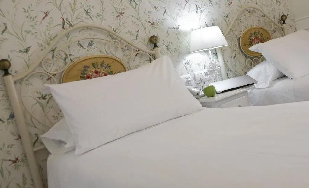 Room, Puerta de Sevilla, Seville
