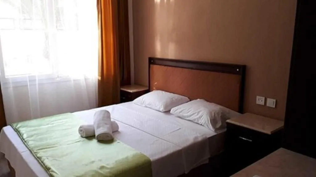 Room, Melis, Izmir