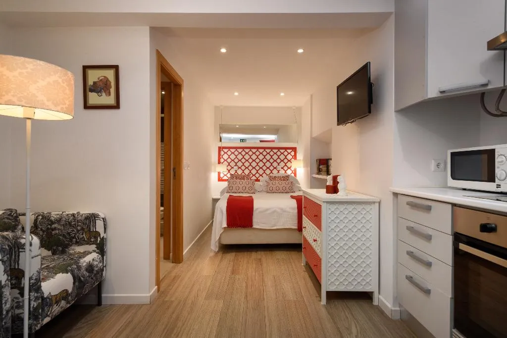 STUDIO STANDARD Room, Alfama Yellow House, Lisbon