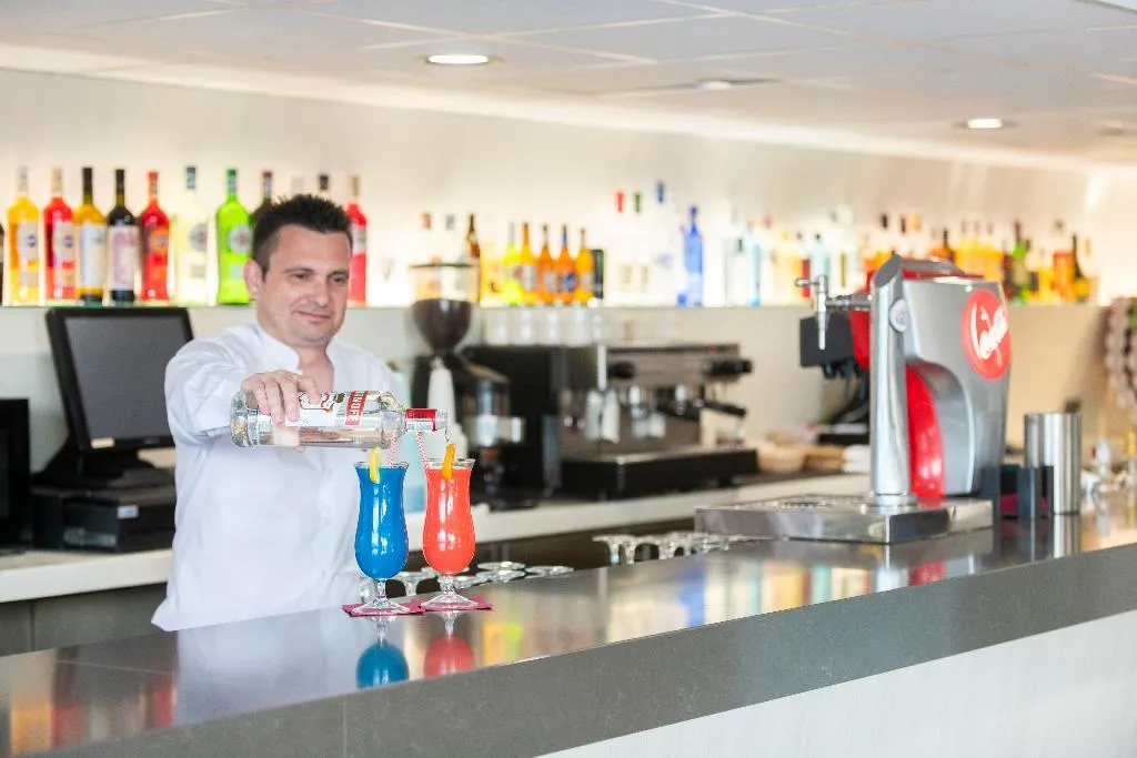 Bar, Leonardo Royal Hotel Mallorca, Majorca