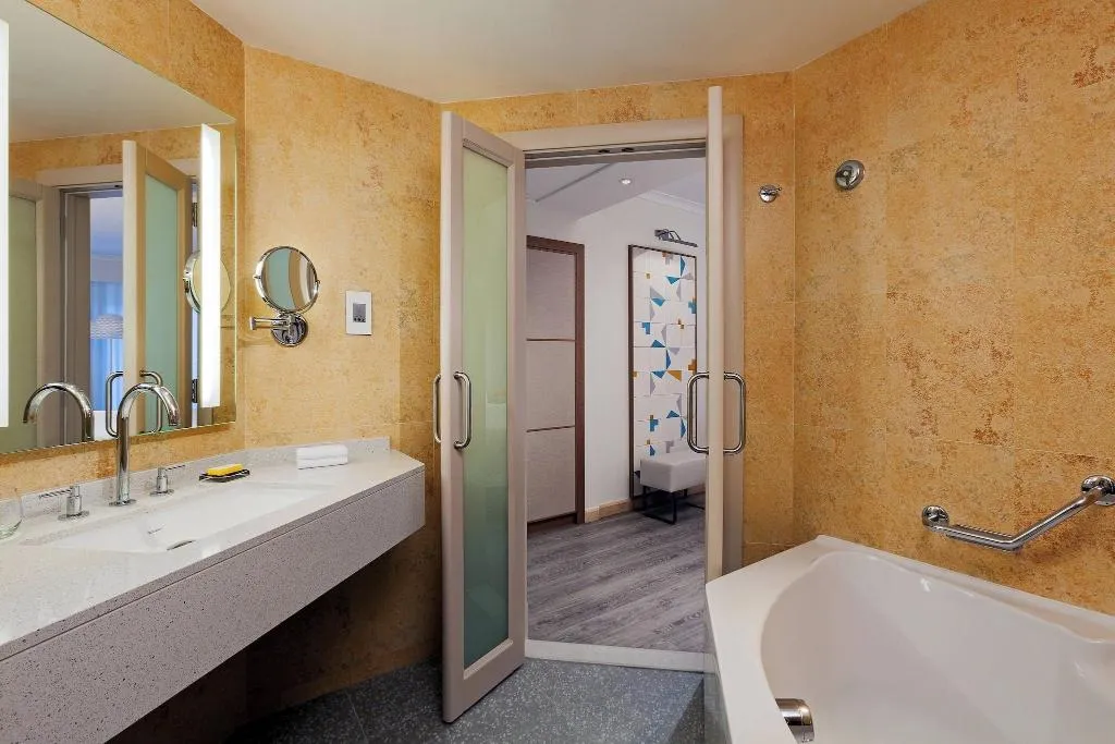 Room DELUXE SEA VIEW Room, Marriott Malta Hotel & Spa, Malta