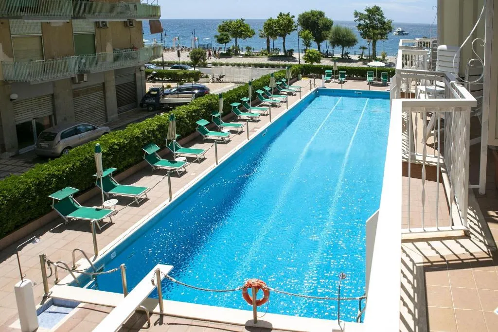 Pool, Pietra Di Luna, Naples