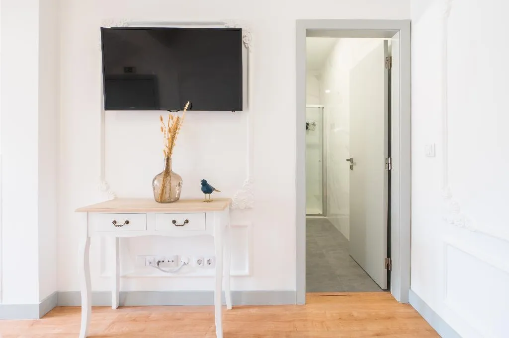 APARTMENT PENTHOUSE Room, Via Augusta 129, Lisbon