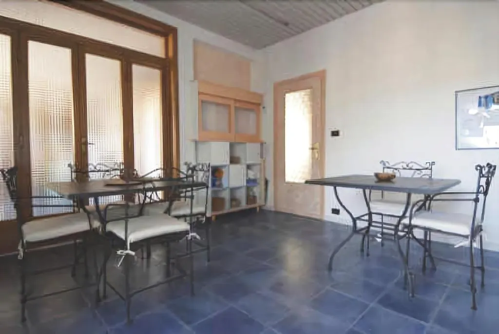 Lobby, Nughe' e' Oro, Olbia