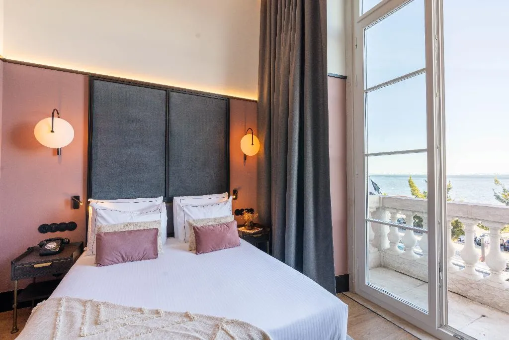 DOUBLE RIVER VIEW Room, The Editory Riverside Santa Apolonia Hotel, Lisbon