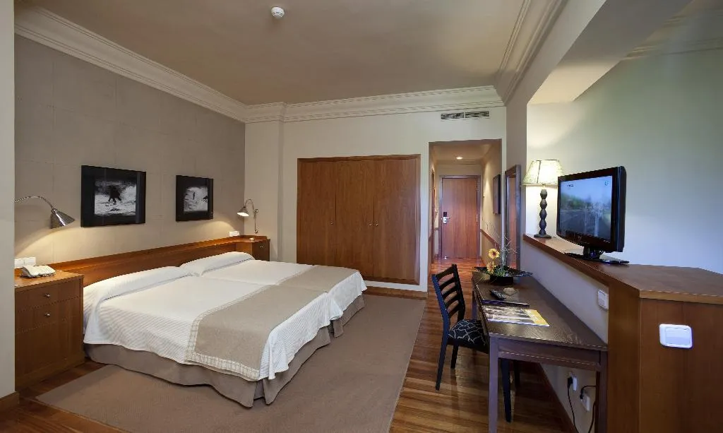 DOUBLE SUPERIOR Room, Parador de Vielha, Costa Brava
