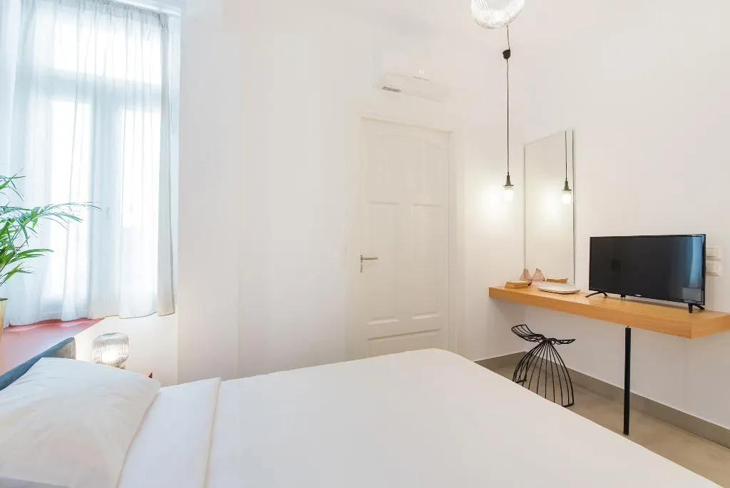 Double or Twin STANDARD Room, MONK Monastiraki Suites, Athens